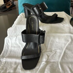 Vionic Brooke’s black belt sandals heels size 8.5 leather with box.